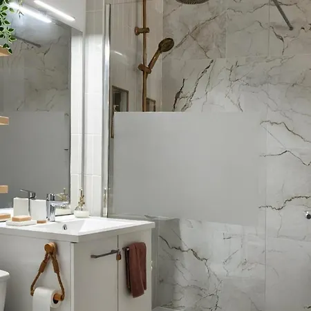 Apartmán Appt Lumineux Refait A Neuf, Vers Place Stalingrad